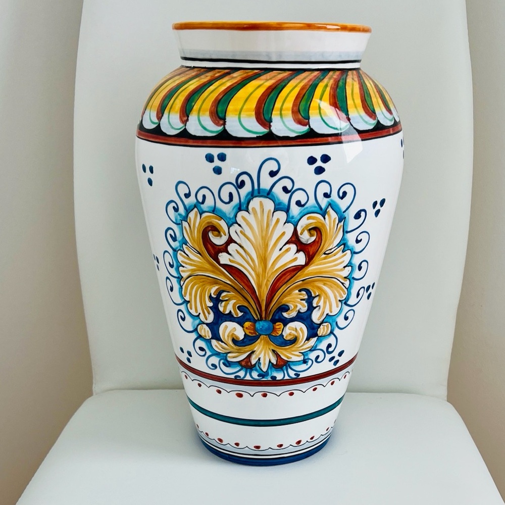DERUTA ITALY Majolica ceramic L vase Ricco Deruta pattern hanpainted numbered